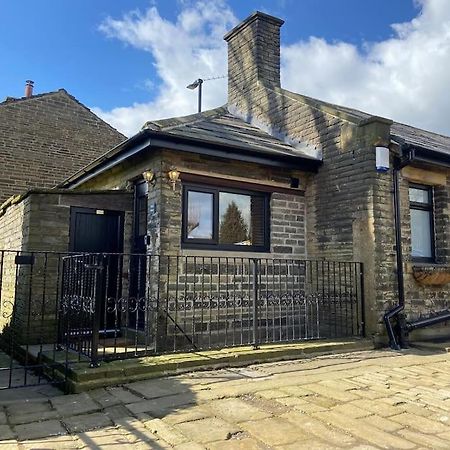 Unique Victorian Stable Conversion ฮาลิแฟกซ์ ภายนอก รูปภาพ