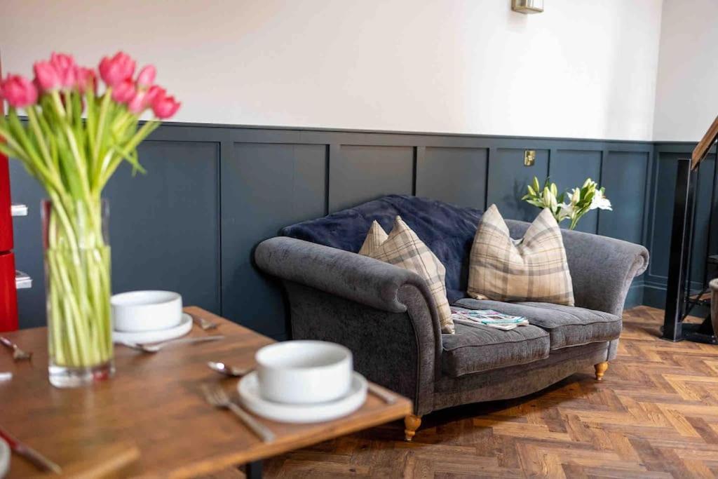 Unique Victorian Stable Conversion ฮาลิแฟกซ์ ภายนอก รูปภาพ