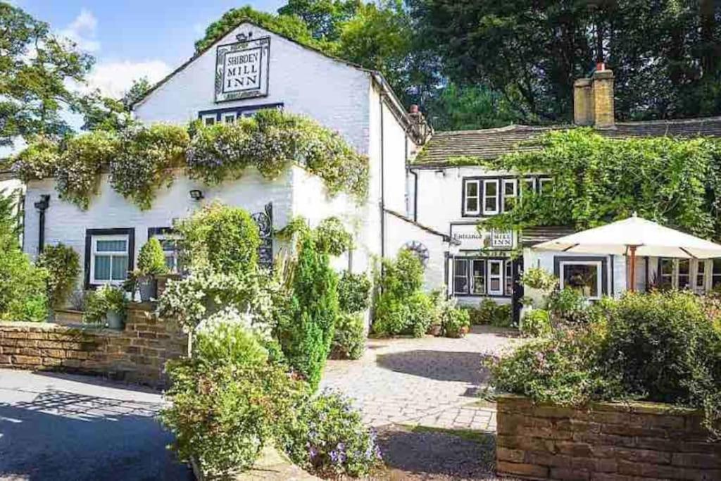 Unique Victorian Stable Conversion ฮาลิแฟกซ์ ภายนอก รูปภาพ
