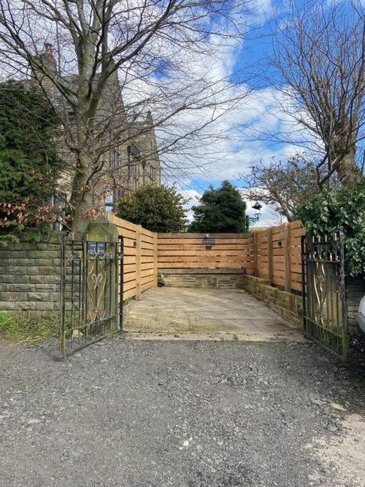 Unique Victorian Stable Conversion ฮาลิแฟกซ์ ภายนอก รูปภาพ