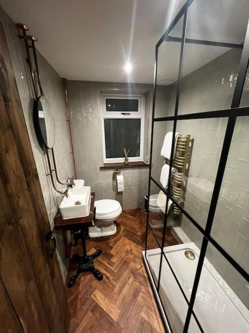 Unique Victorian Stable Conversion ฮาลิแฟกซ์ ภายนอก รูปภาพ