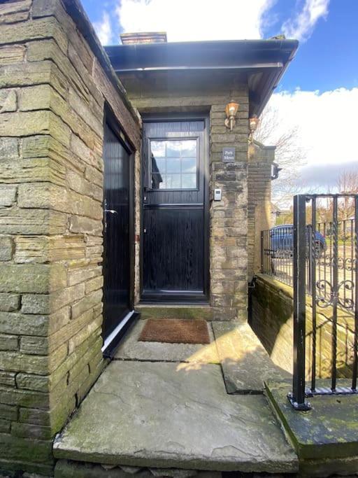 Unique Victorian Stable Conversion ฮาลิแฟกซ์ ภายนอก รูปภาพ