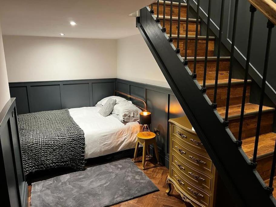 Unique Victorian Stable Conversion ฮาลิแฟกซ์ ภายนอก รูปภาพ
