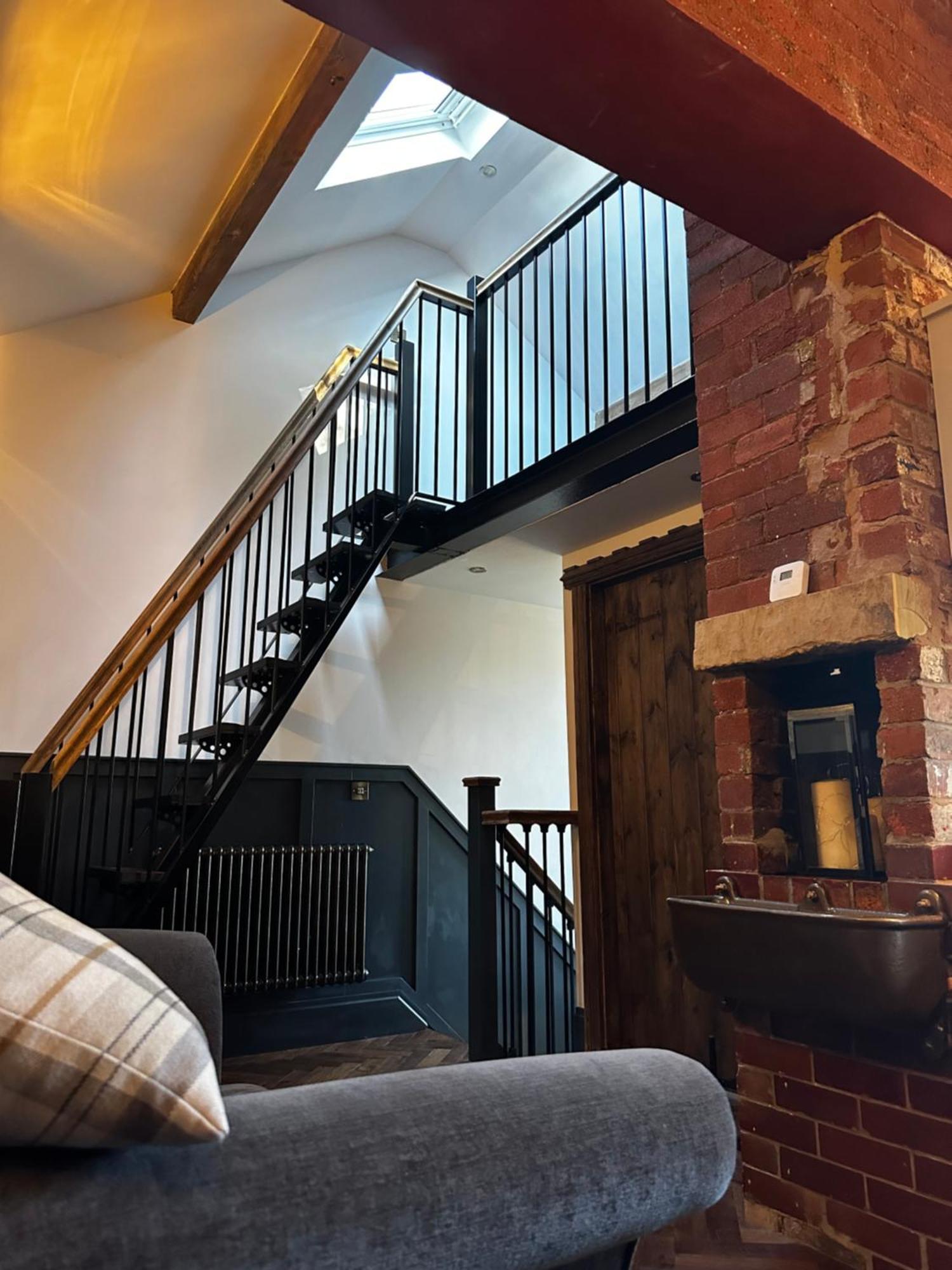 Unique Victorian Stable Conversion ฮาลิแฟกซ์ ภายนอก รูปภาพ