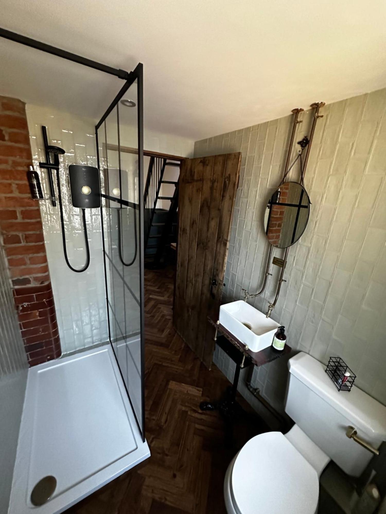 Unique Victorian Stable Conversion ฮาลิแฟกซ์ ภายนอก รูปภาพ